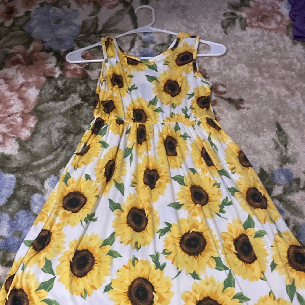 It’s yellow and it has pockets